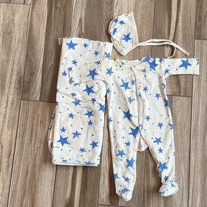 Blue and cream  Star print Baby layette set with footie hat and blanket